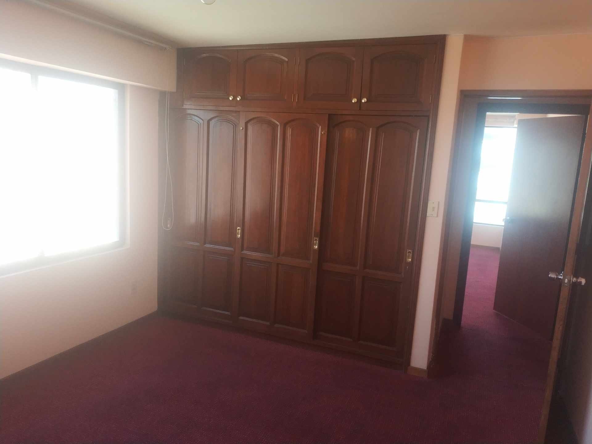 Departamento en VentaMiraflores, Avenida Busch Nº 1173 a pasos de la parada del Teleferico Blanco (Monumento Busch)  3 dormitorios 3 baños 1 parqueos Foto 3