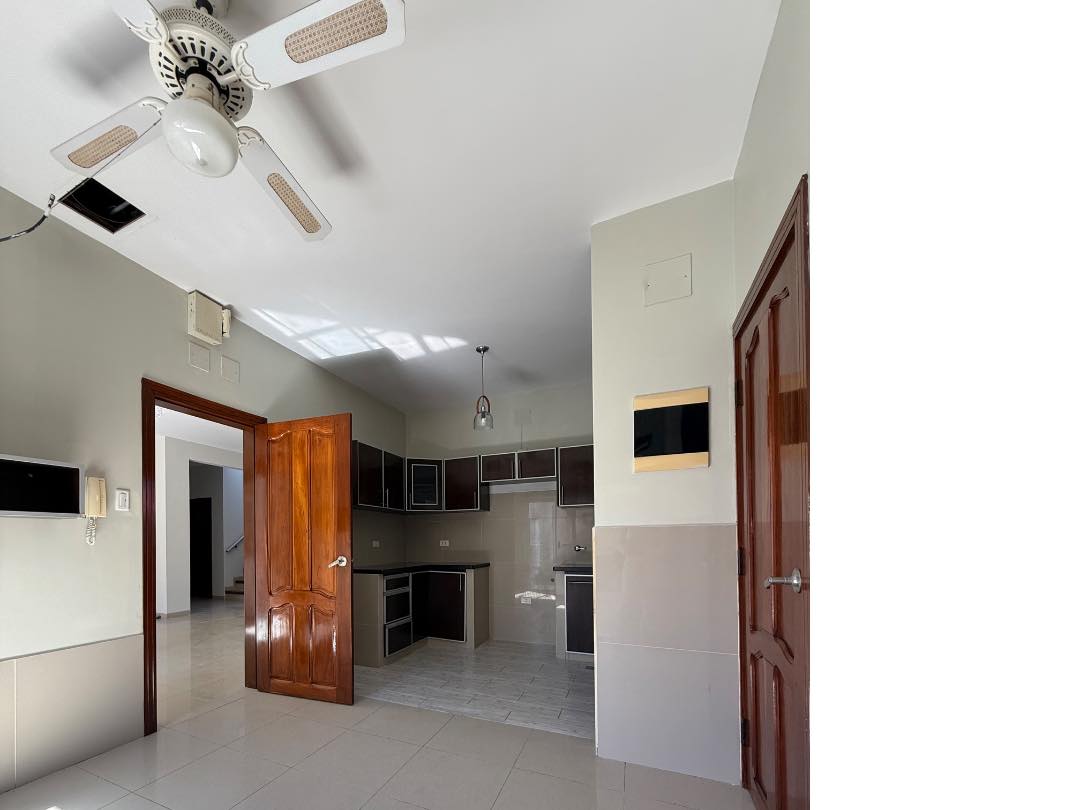 Casa en Urubó en Santa Cruz de la Sierra 4 dormitorios 3 baños 3 parqueos Foto 15