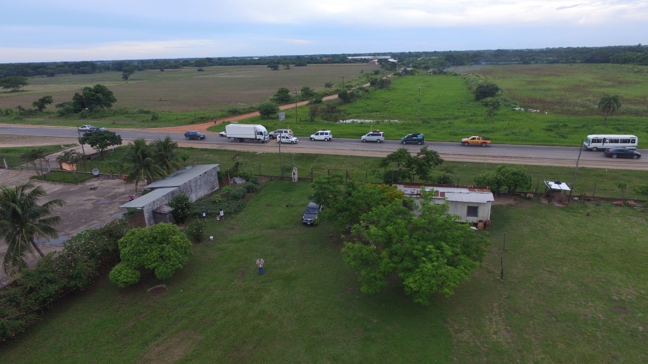 Terreno en AlquilerEN ALQUILER TERRENO CON GALPÓN 7500 Mts2 SOBRE CARRETERA COTOCA - PAILAS    Foto 3