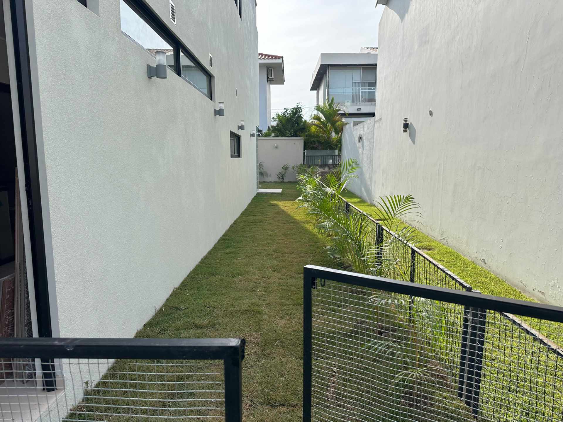 Casa en Urubó en Santa Cruz de la Sierra 4 dormitorios 5 baños 6 parqueos Foto 15