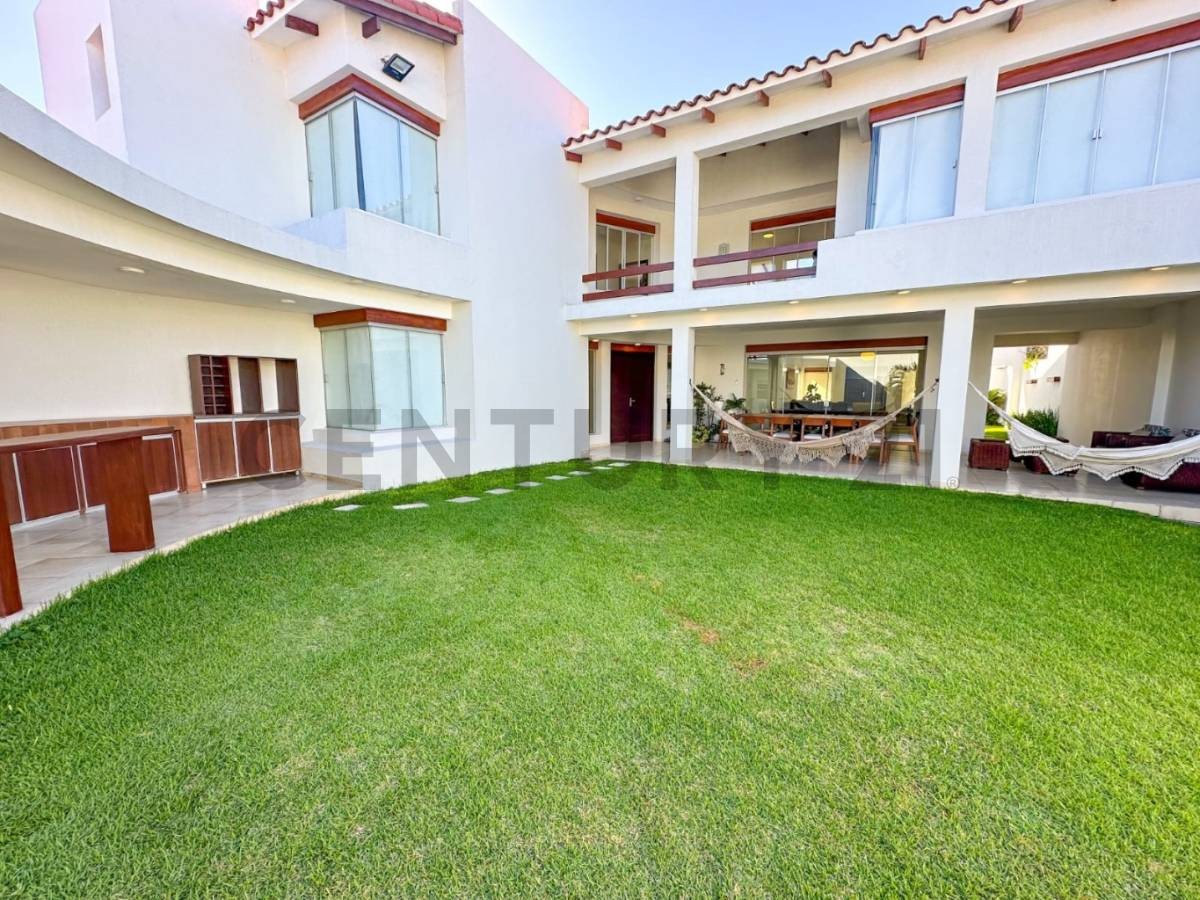 Casa en Entre 3er y 4to anillo Sur en Santa Cruz de la Sierra 4 dormitorios 5 baños 3 parqueos Foto 14