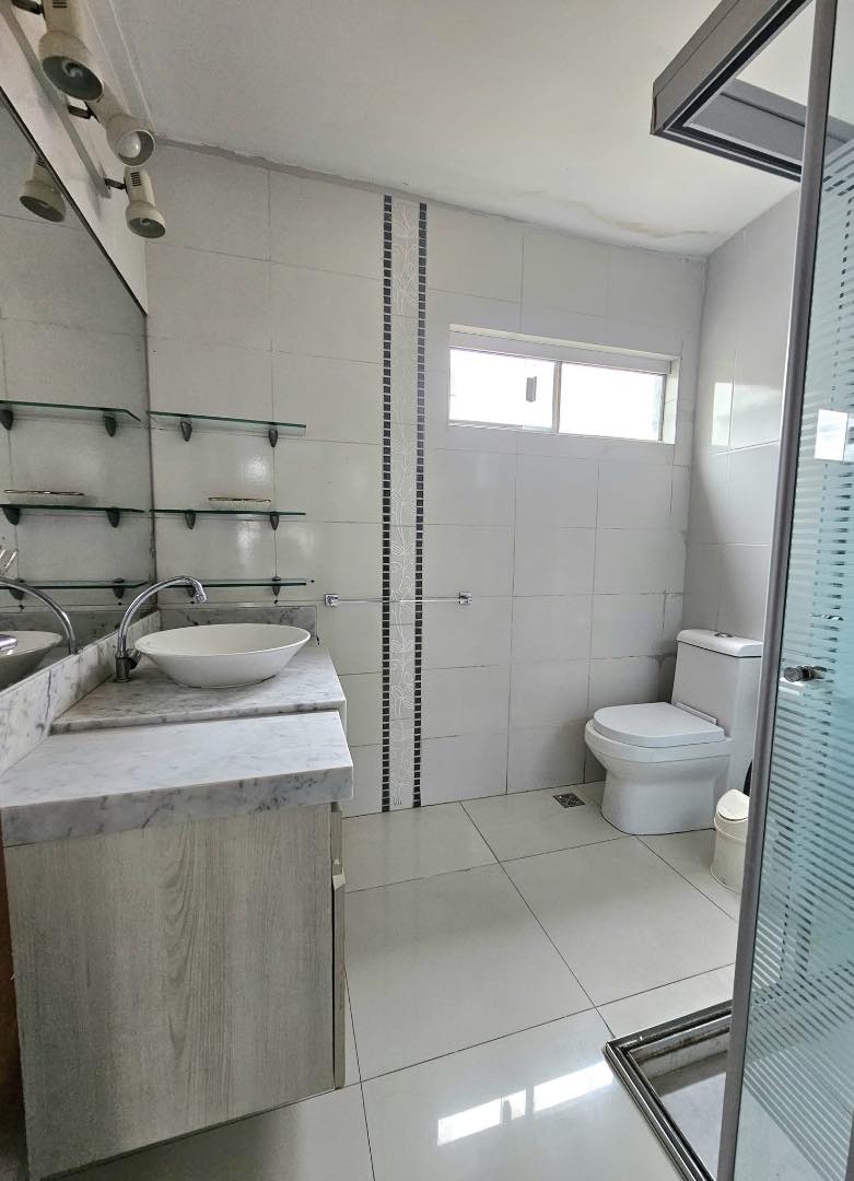 Departamento en Alquiler1er anillo av argamoza 2 dormitorios 2 baños 1 parqueos Foto 7