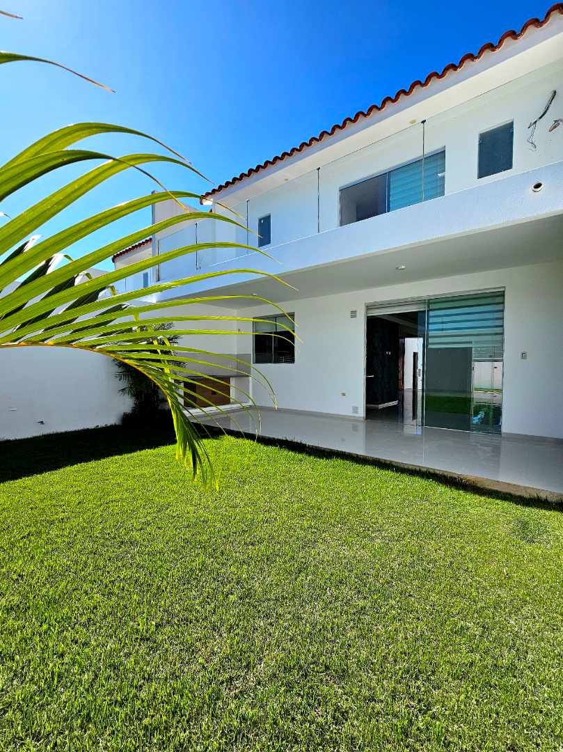 Casa en VentaUrubó 
CONDOMINIO AVENTURA 
Hermosa Casa completamente equipada! 3 dormitorios 3 baños 2 parqueos Foto 3