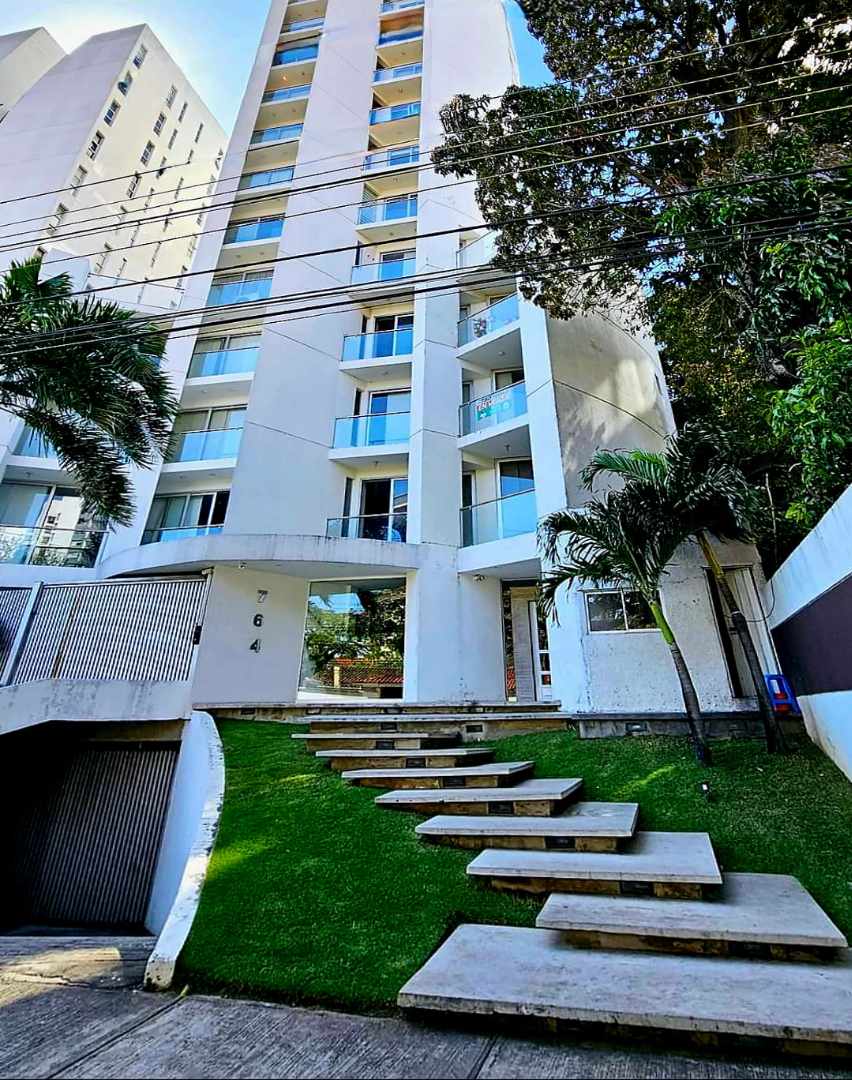 Departamento en AlquilerZONA CENTRO SUR
Condominio Zafiro
Calle Potosí esq. Saavedra 2 dormitorios 2 baños 1 parqueos Foto 5