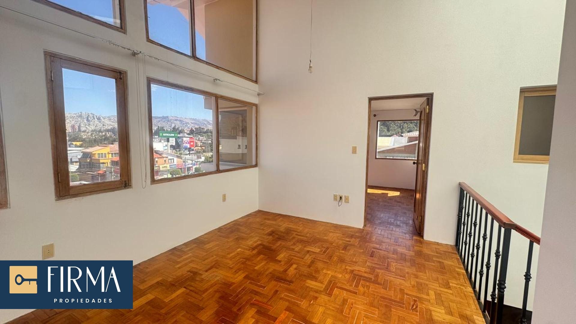 Casa en Achumani en La Paz 6 dormitorios 4 baños 2 parqueos Foto 8