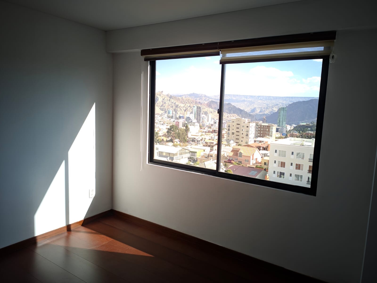 Departamento en VentaCalle L N°71. Achumani. Edificio Belfort. Departamento 7E Foto 7