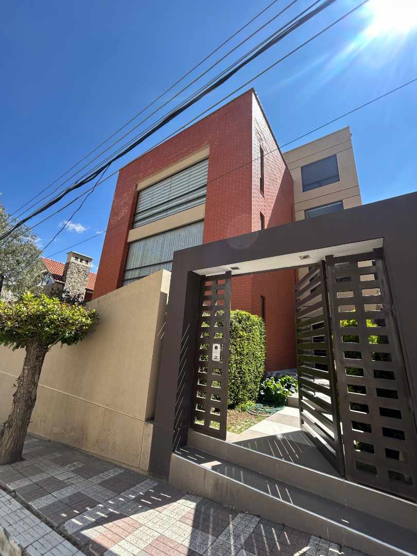 Departamento en Achumani en La Paz 3 dormitorios 3 baños 2 parqueos Foto 2
