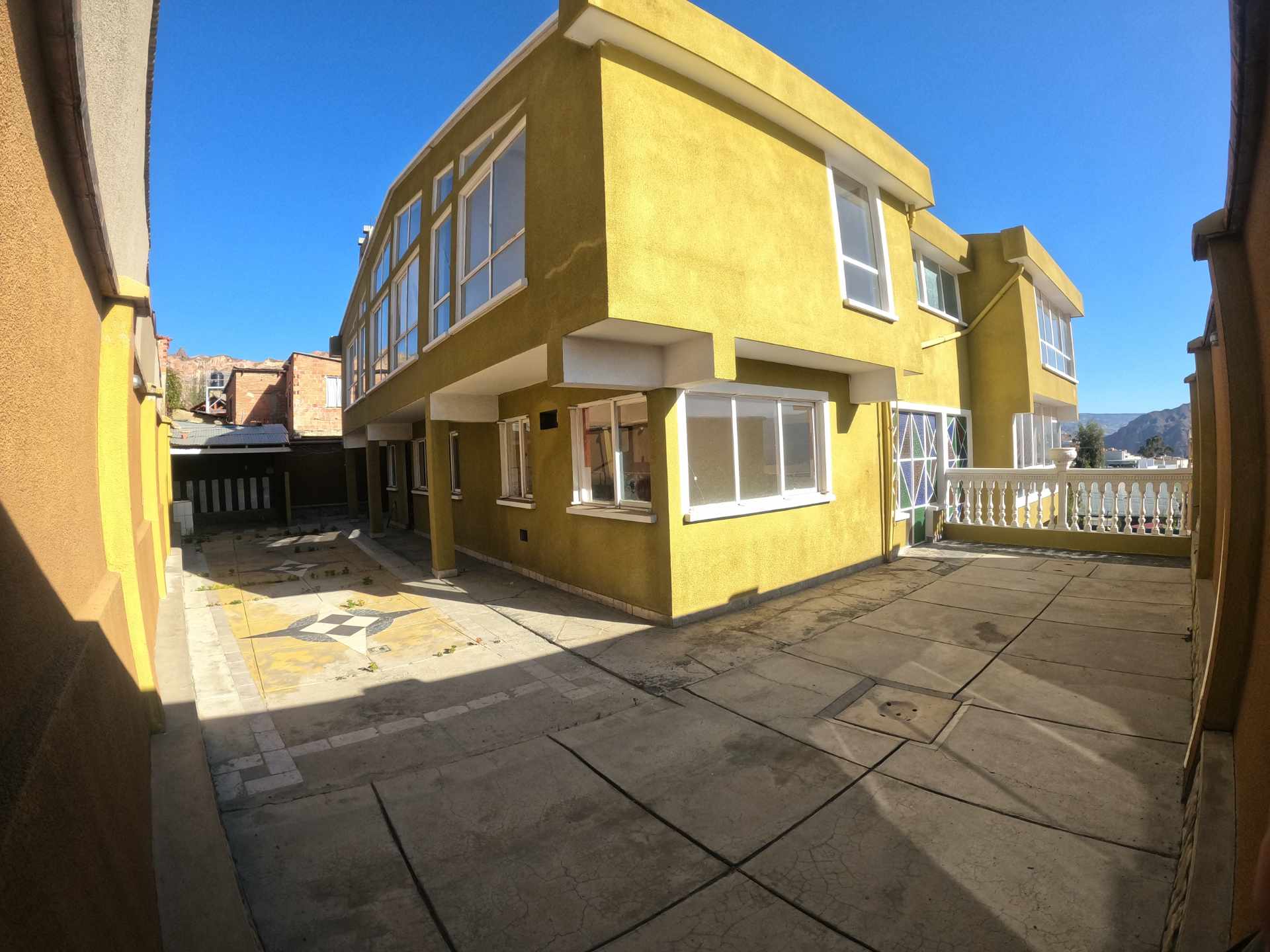 Casa DUEÑO ALQUILA CASA AMPLIA FRENTE AL MERCADO Y HOSPITAL LOS PINOS, ZONA SUR Foto 9