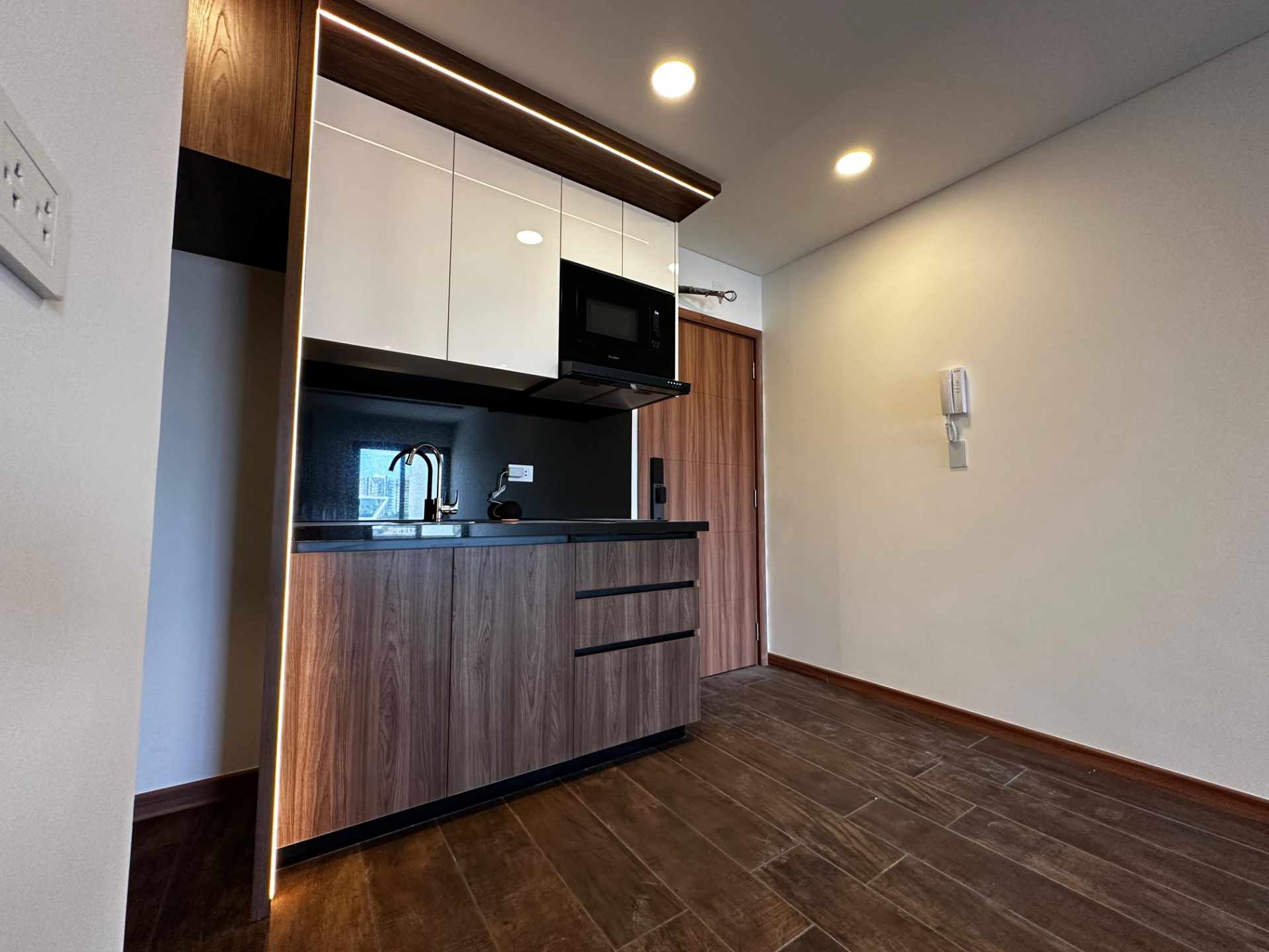 Departamento en Sirari en Santa Cruz de la Sierra 1 dormitorios 1 baños  Foto 5