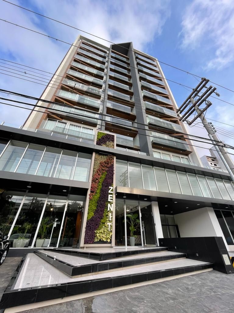 En Alquiler a $us 650 Foto 1