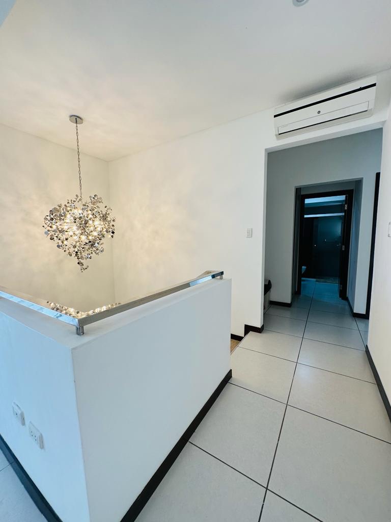 Casa en VentaCond. Villa de las Mercedes, 5 to anillo Av. Radial 27 Foto 12