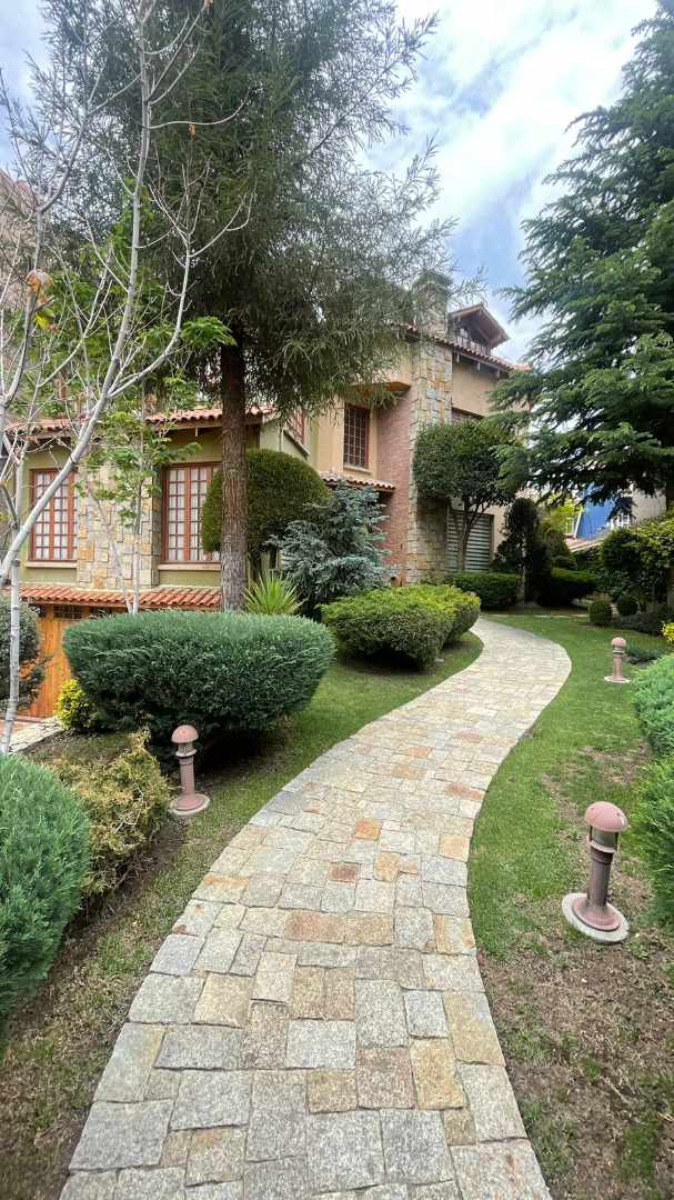 Casa en VentaCasa en Irpavi 2 4 dormitorios 8 baños 4 parqueos Foto 5