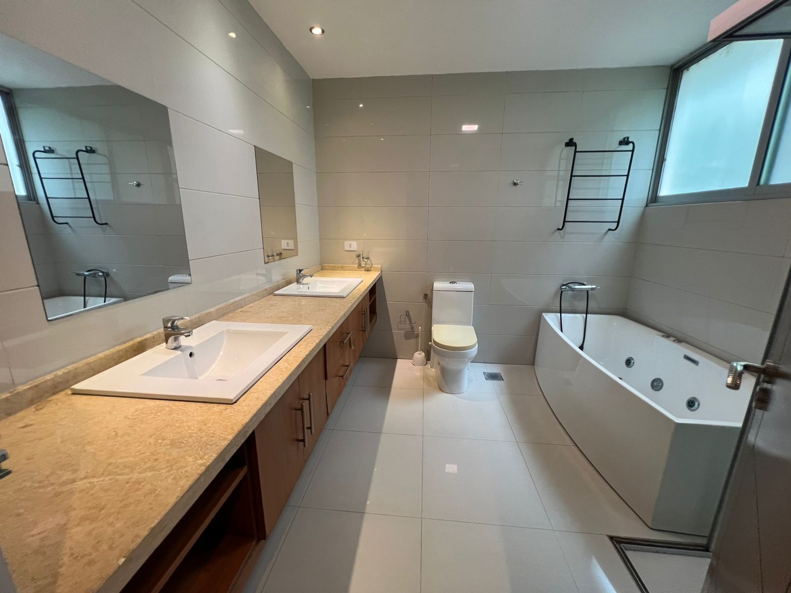 Departamento 4TO Y 5TO ANILLO AV ROCA Y CORONADO Foto 7