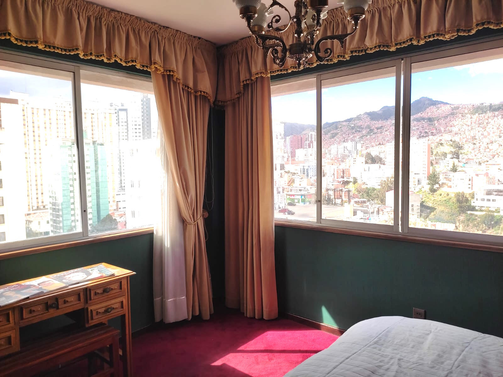 Departamento en VentaSan Jorge, Av. Arce esq. Gosalvez 4 dormitorios 6 baños 2 parqueos Foto 4