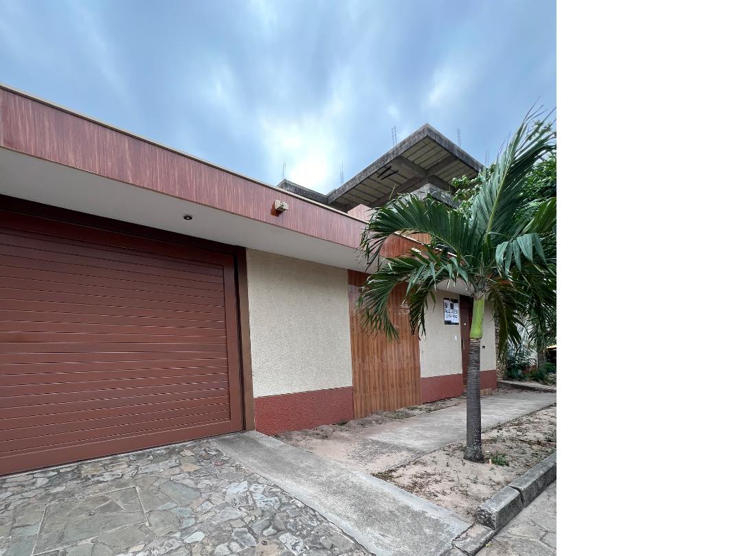 Casa en Entre 3er y 4to anillo Oeste en Santa Cruz de la Sierra 6 dormitorios 3 baños 4 parqueos Foto 1