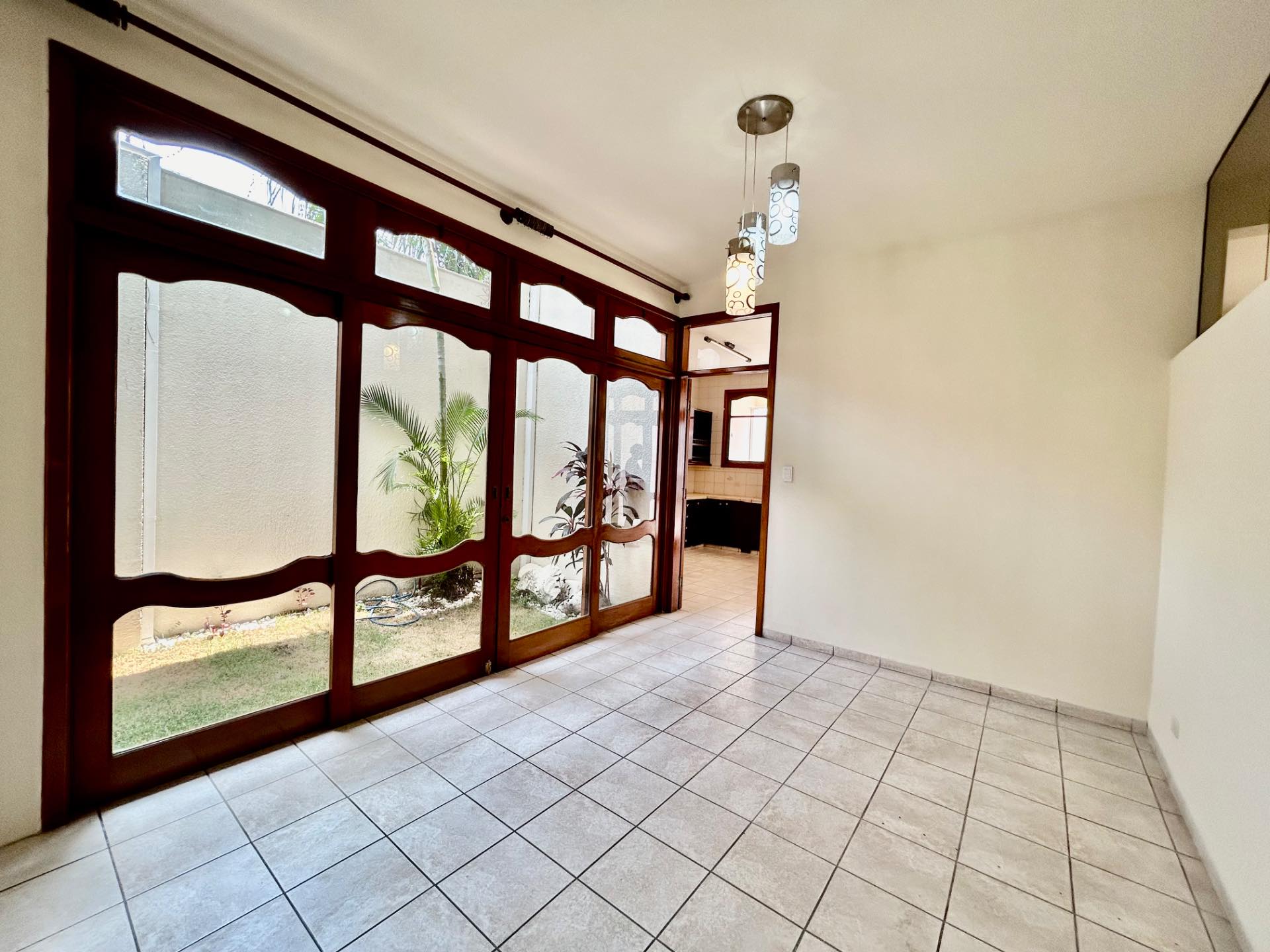 Casa A solo 1 cuadra del segundo anillo calle ballivian Foto 11