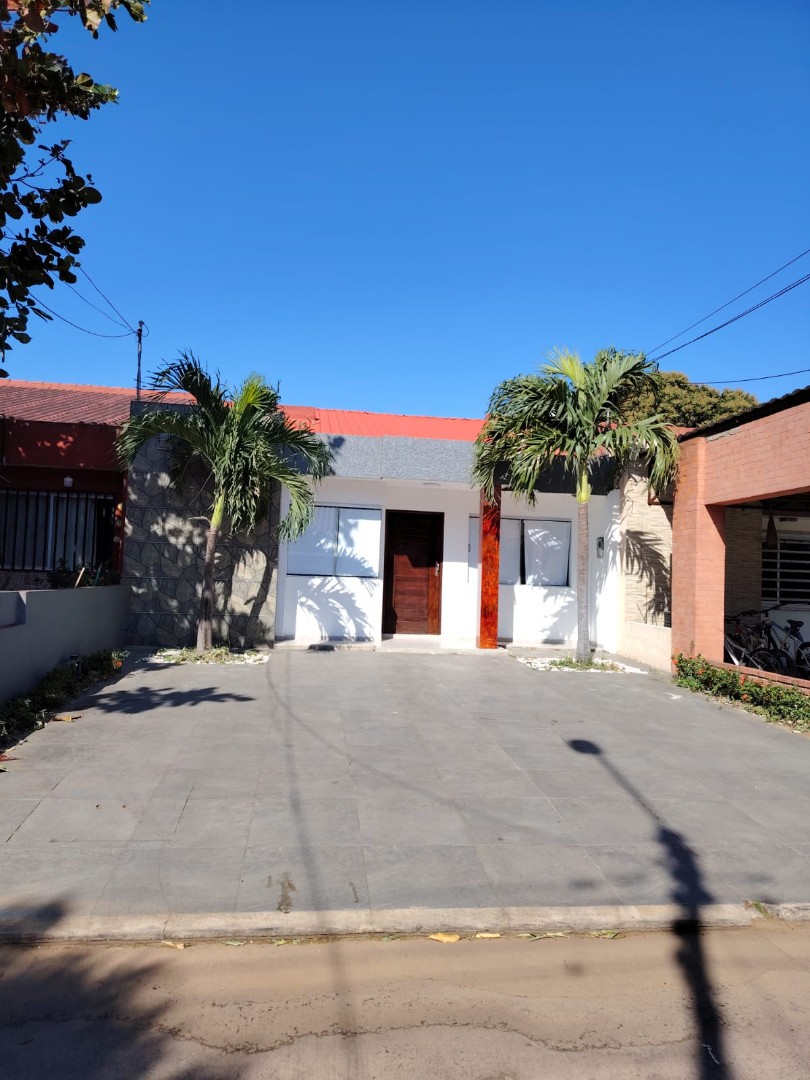 Casa en Entre 7mo y 8vo anillo Norte en Santa Cruz de la Sierra 3 dormitorios 3 baños 2 parqueos Foto 2