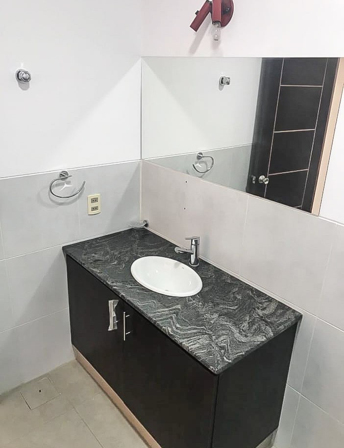 Oficina en Alquiler<b>OFICINA EN ALQUILER, CALACOTO, TORRE EMPRESARIAL.</b> 2 dormitorios 2 baños 2 parqueos Foto 6