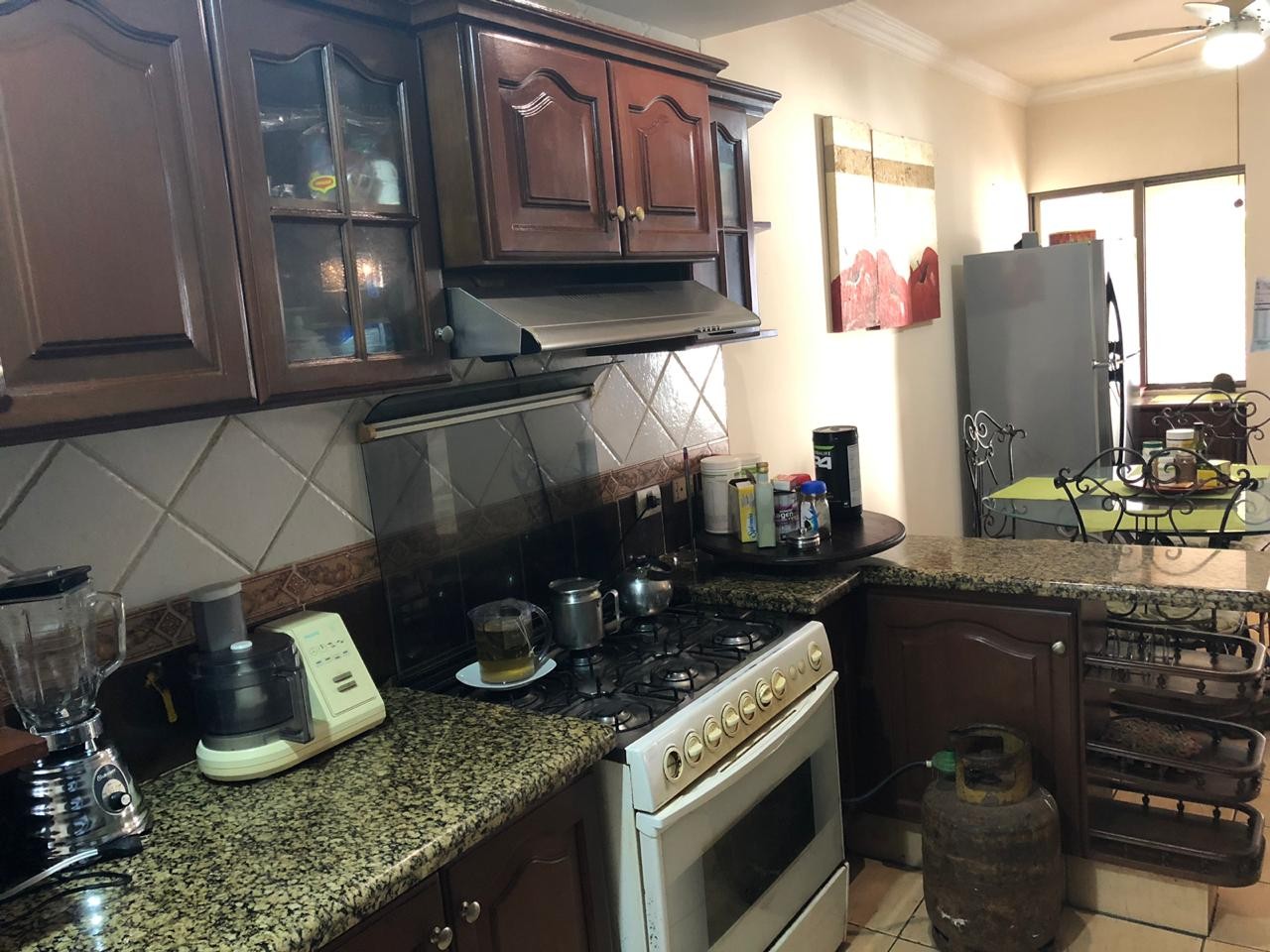 Casa en Entre 4to y 5to anillo Norte en Santa Cruz de la Sierra 3 dormitorios 3 baños 2 parqueos Foto 7