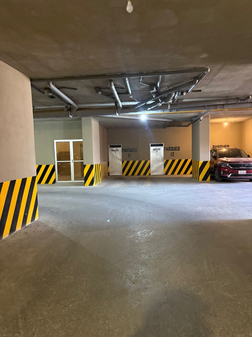 Parqueo en VentaEdificio Priscila II, AV Aniceto Arce,     Foto 5
