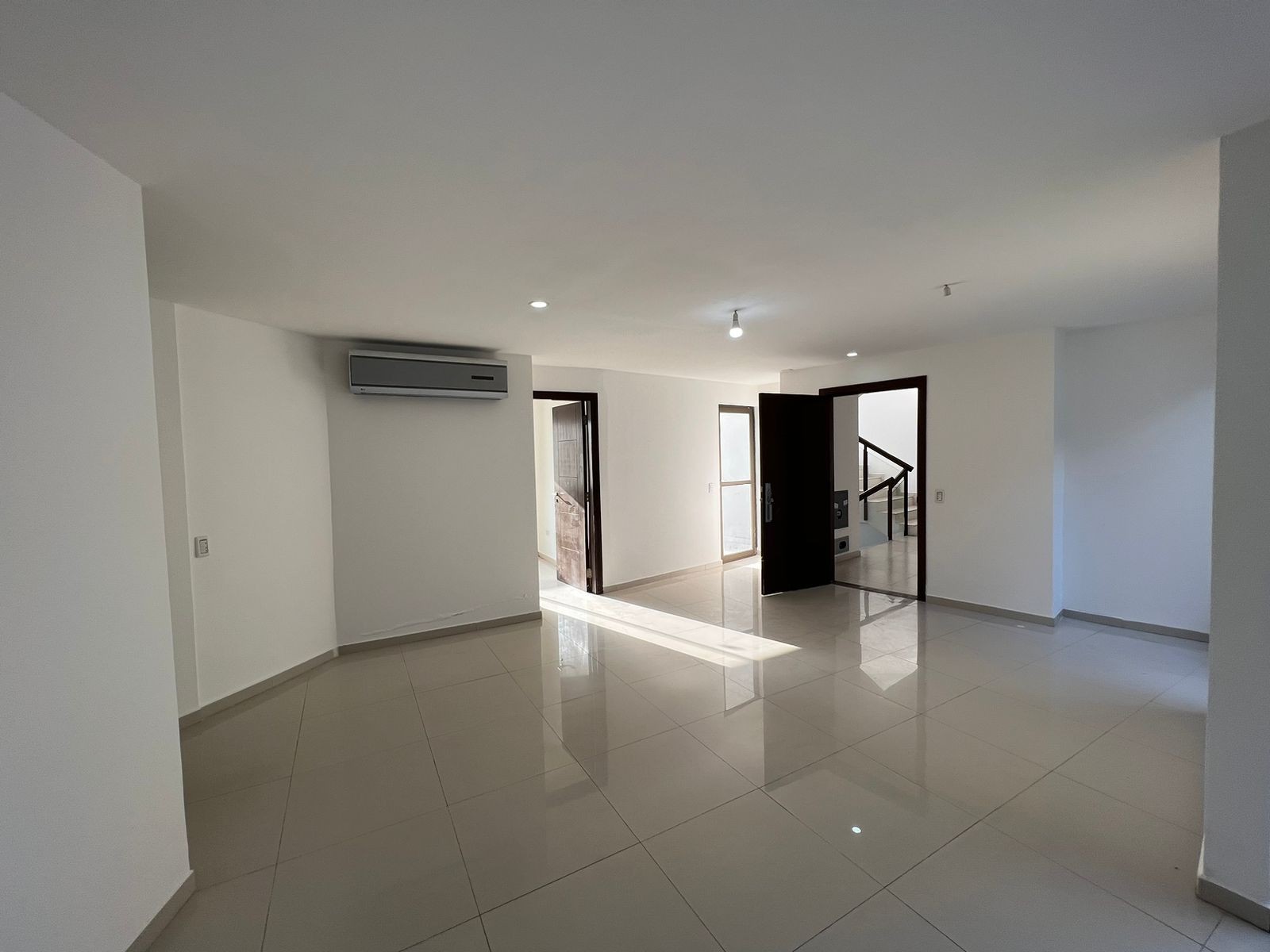 Departamento Zona central Calle tarija esquina Irla zona parque Urbano Foto 20