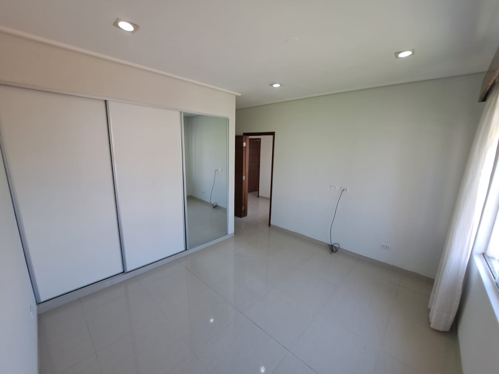 Casa en Urubó en Santa Cruz de la Sierra 4 dormitorios 4 baños 2 parqueos Foto 19