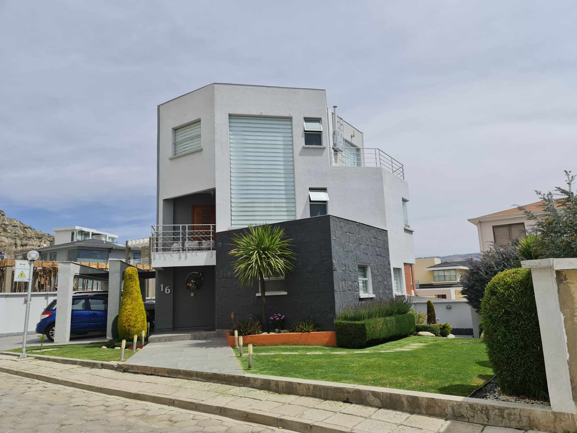 Casa en VentaCalacoto, Av. Costanera, cerca a Calle 25, Condominio Abedules 4 dormitorios 5 baños 3 parqueos Foto 1