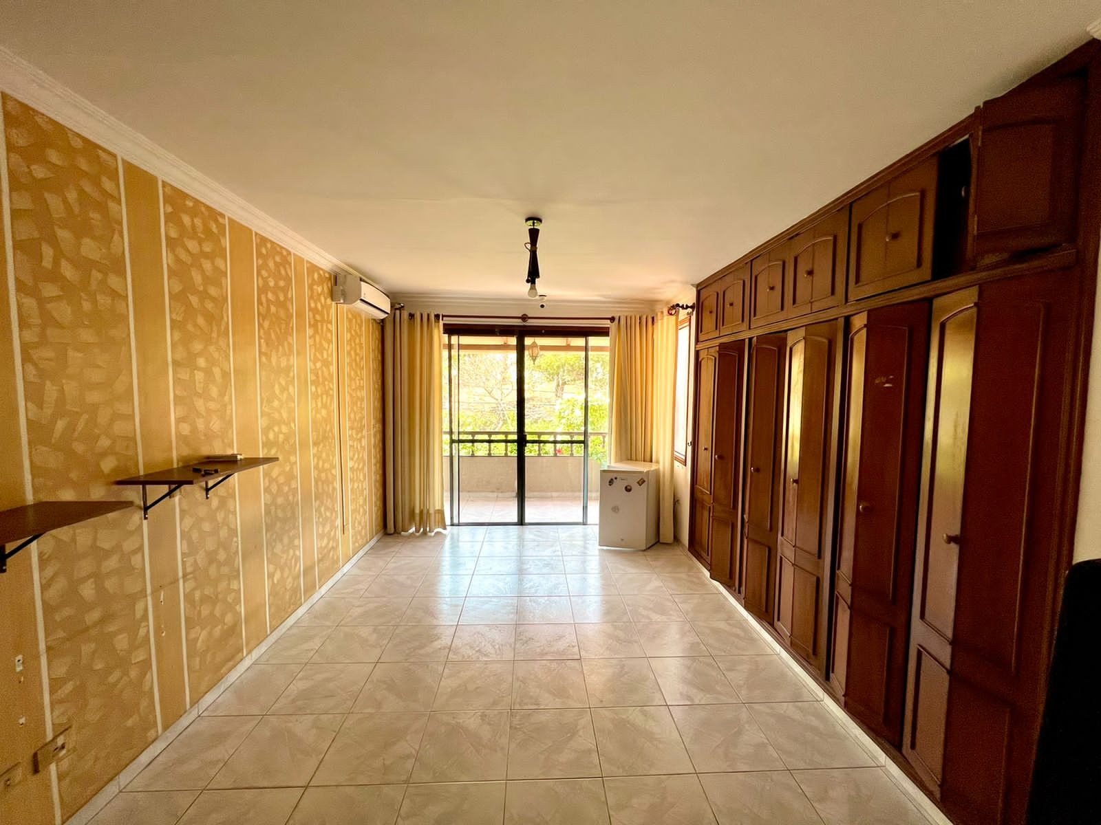 Terreno En Ubicación Privilegiada De Ocasión En Venta Amplio Terreno (1.105 m2) con casa Ideal para Desarrollo Inmobiliario o Comercial - 3er Anillo y Radial 26 Foto 14