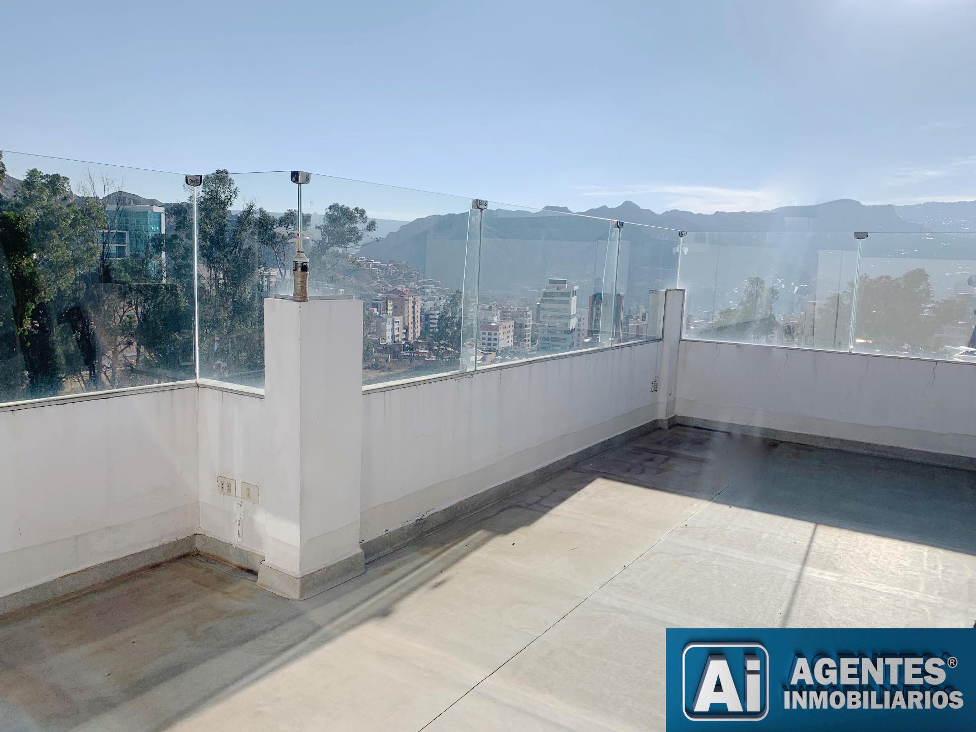 Departamento en Calacoto en La Paz 3 dormitorios 3 baños 1 parqueos Foto 17