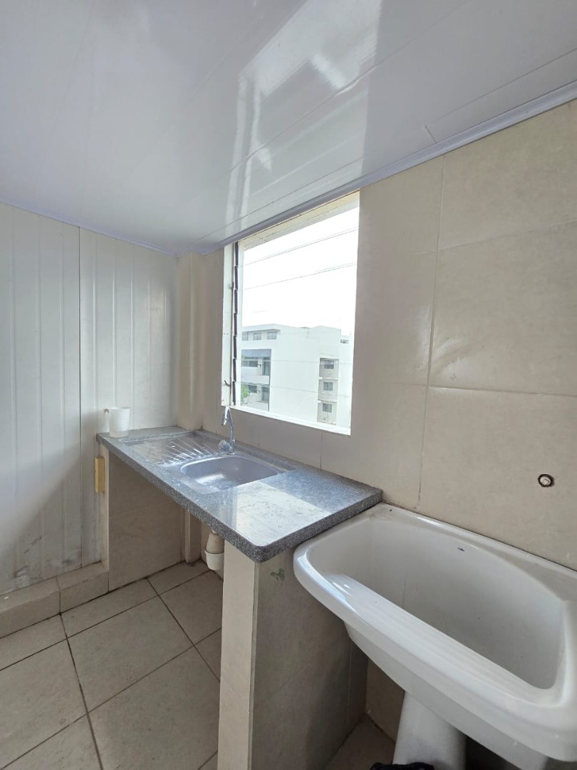 Oficina en Entre 1er y 2do anillo Sur en Santa Cruz de la Sierra 4 dormitorios 2 baños  Foto 11