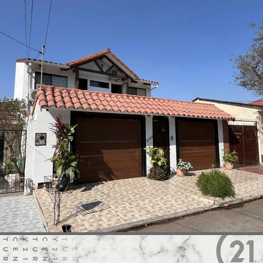Casa en Entre 2do y 3er anillo Norte en Santa Cruz de la Sierra 4 dormitorios 5 baños 2 parqueos Foto 1