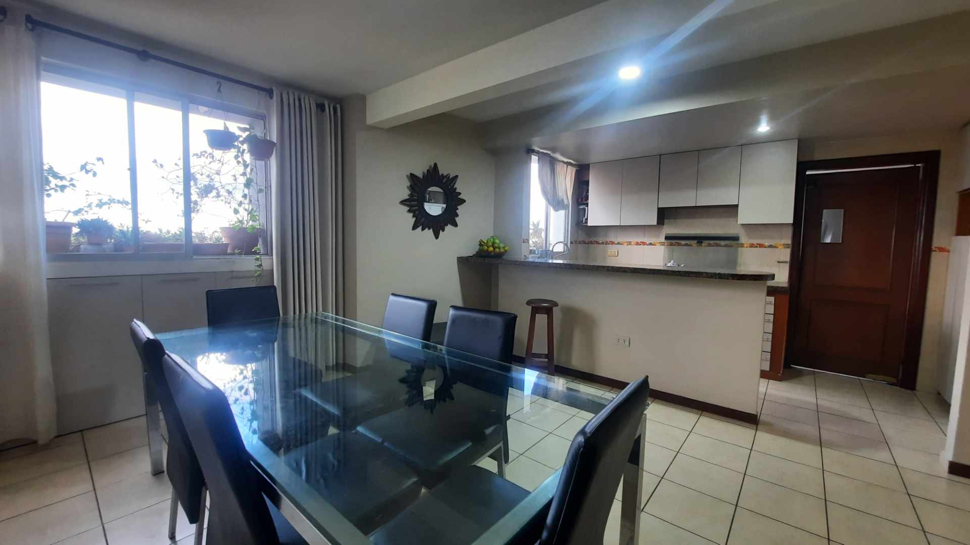 Departamento en Venta3ER ANILLO ENTRE AV. BANZER Y AV. BENI 3 dormitorios 4 baños 1 parqueos Foto 1