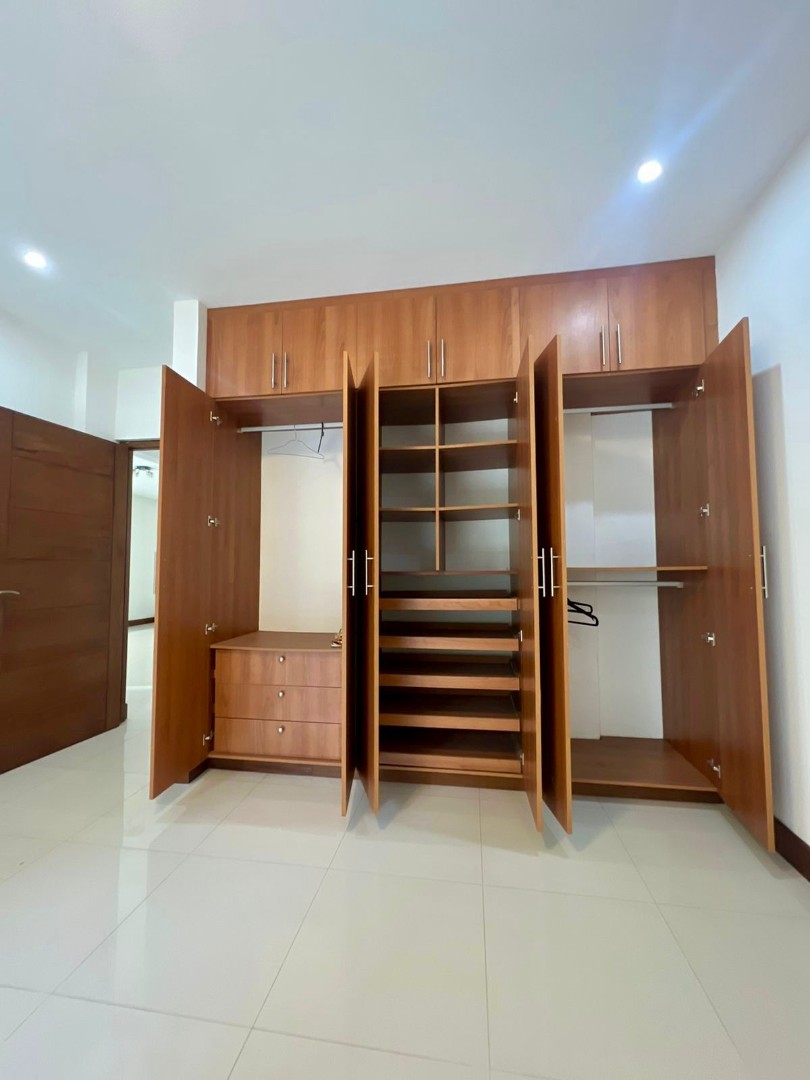Departamento en VentaEn Venta Exclusivo Penthouse de 247 m2 en Condominio Tarumá 4 dormitorios 4 baños 2 parqueos Foto 9