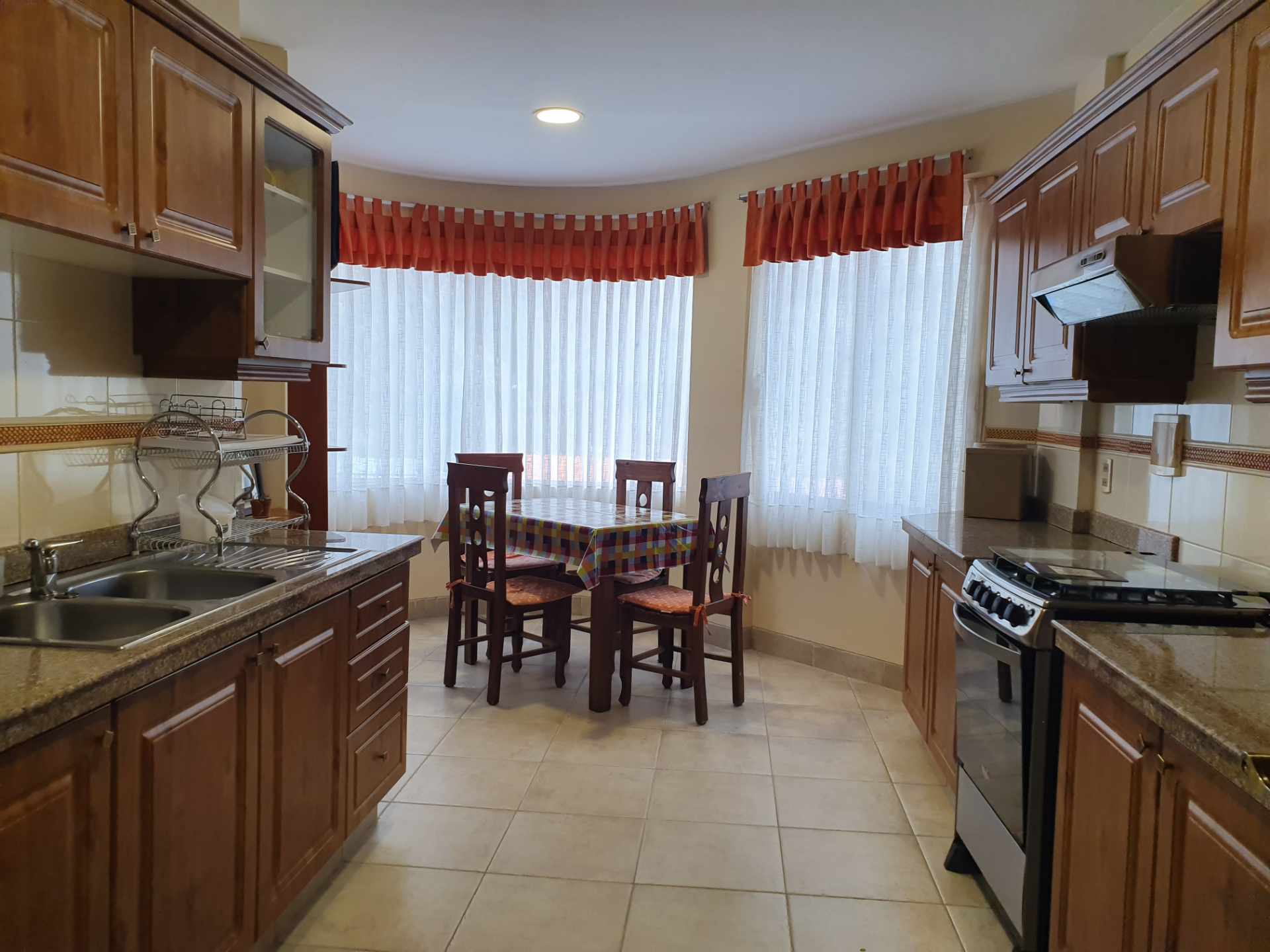 Departamento en AlquilerAchumani 4 dormitorios 5 baños 2 parqueos Foto 1