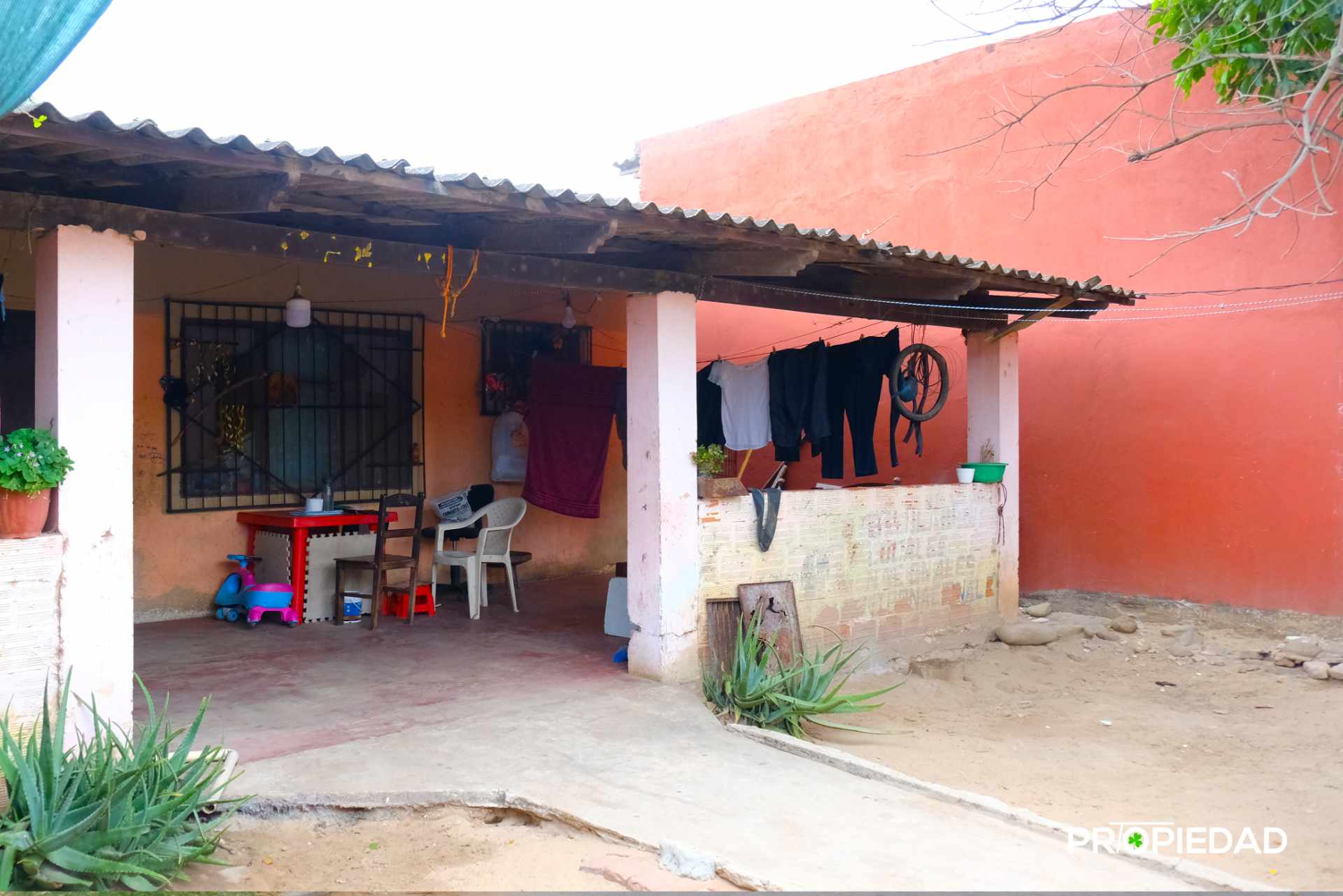 Casa en VentaZona Noroeste, a una cuadra de la Av. Virgen de Lujan 6to. Anillo Foto 2
