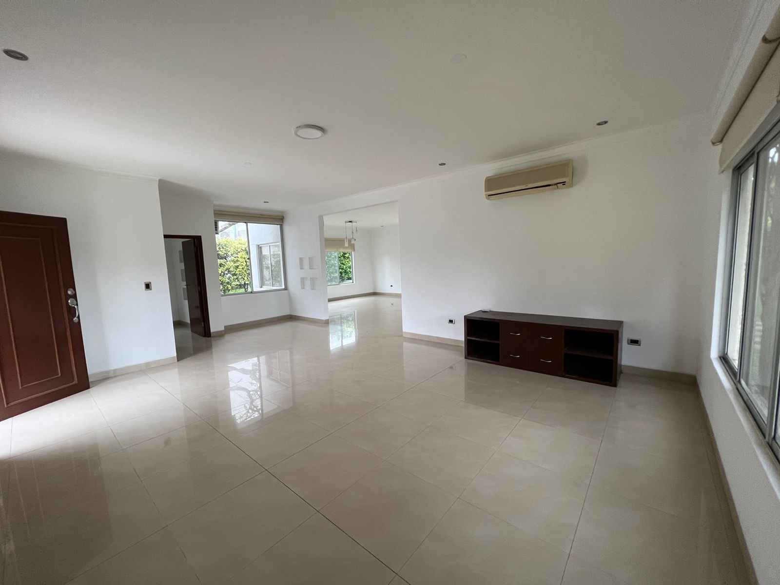 En Alquiler a $us 1,800 Foto 22