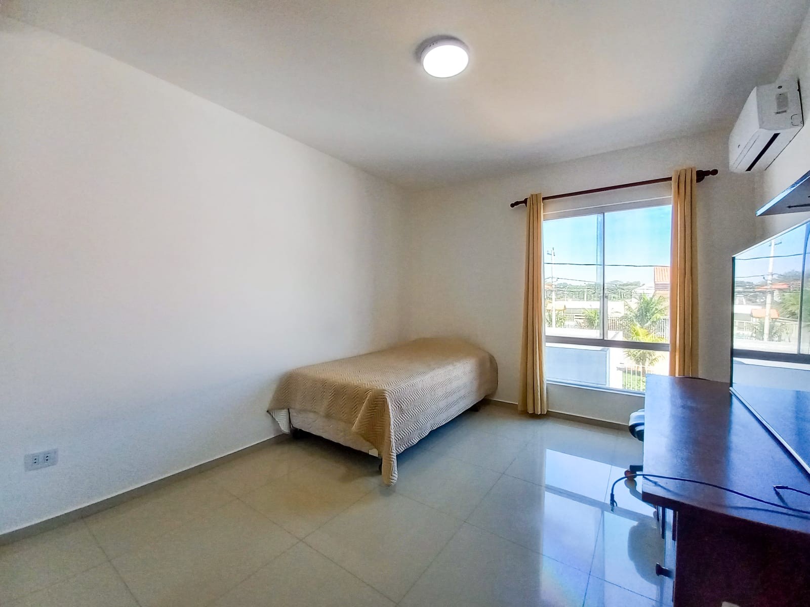 Departamento en Entre 6to y 7mo anillo Oeste en Santa Cruz de la Sierra 2 dormitorios 2 baños 1 parqueos Foto 5