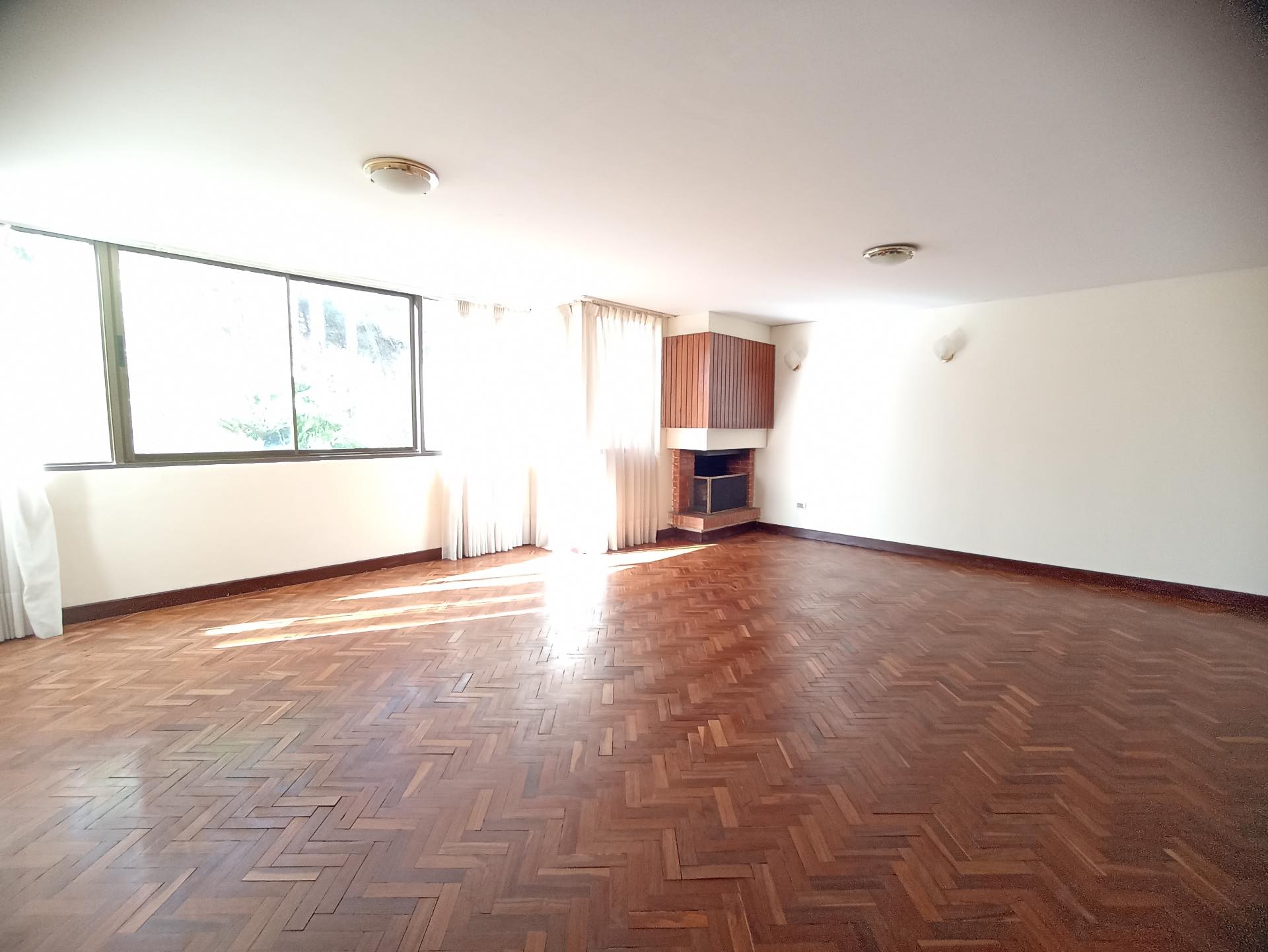 Departamento en Calacoto en La Paz 3 dormitorios 2 baños 1 parqueos Foto 11