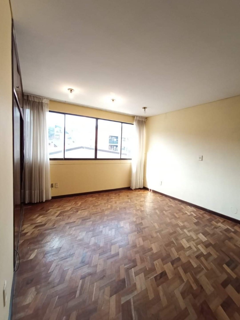 Departamento en Irpavi en La Paz 3 dormitorios 4 baños 1 parqueos Foto 11