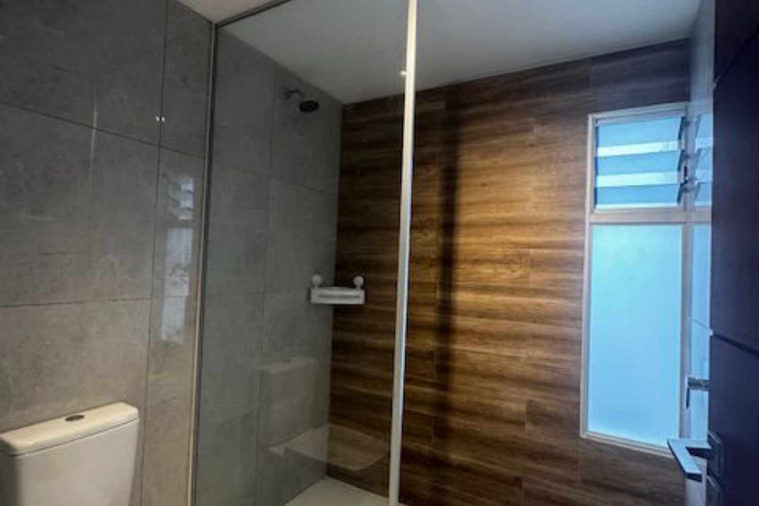 Casa en Entre 5to y 6to anillo Norte en Santa Cruz de la Sierra 3 dormitorios 4 baños 2 parqueos Foto 5