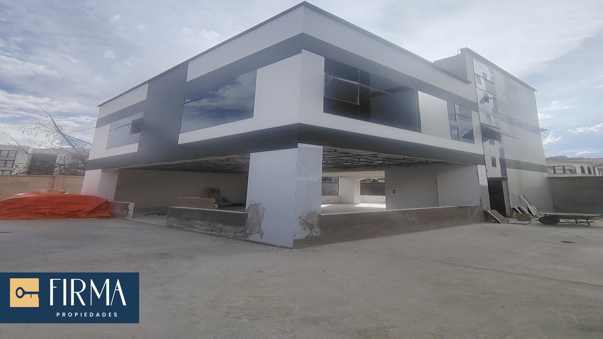 Casa en Obrajes en La Paz 5 dormitorios 4 baños  Foto 1