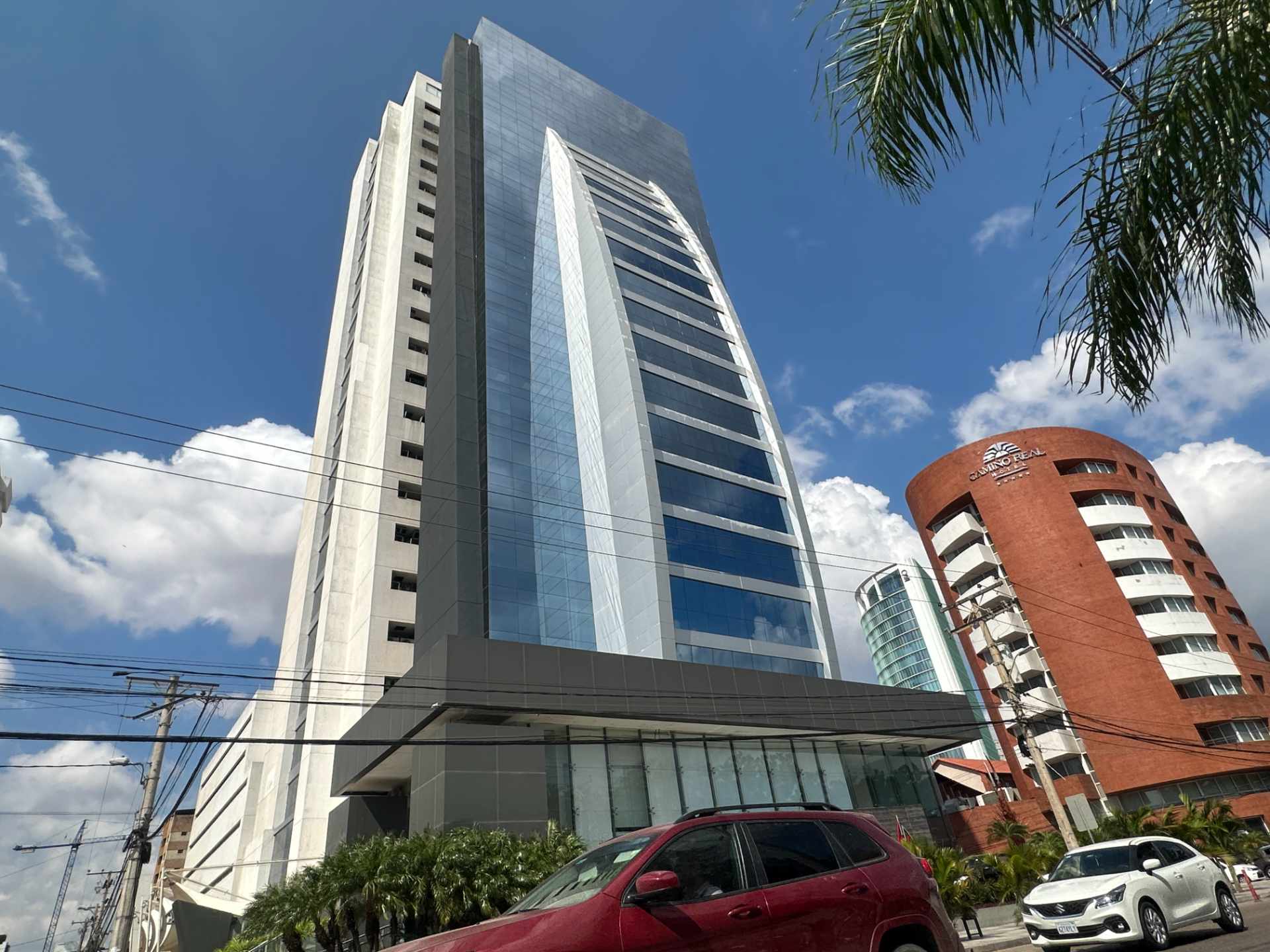 Oficina en Equipetrol en Santa Cruz de la Sierra 10 dormitorios 3 baños 2 parqueos Foto 4