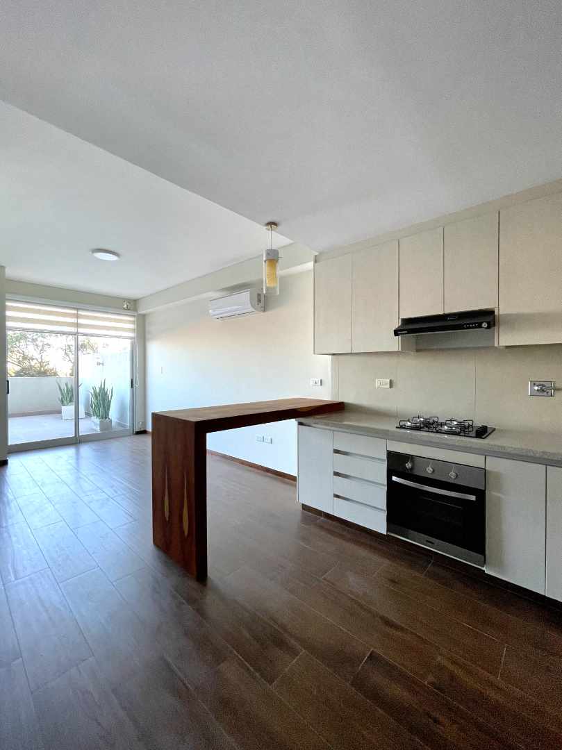 Departamento en Entre 2do y 3er anillo Norte en Santa Cruz de la Sierra 2 dormitorios 2 baños 1 parqueos Foto 3