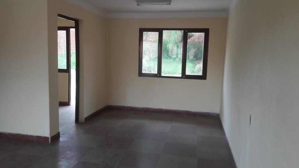 Casa en VentaBARRIO BARTOLOMÉ ATTARD
ZONA 6 – LOTE Nº 21- MANZANO “A”
CALLE GERARDO MALDINI ENTRE CAPITÁN JOSÉ LARREA y CAPITÁN JOSÉ MENDIETA
 Foto 2