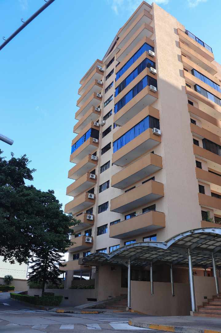 Departamento en Entre 2do y 3er anillo Norte en Santa Cruz de la Sierra 3 dormitorios 3 baños 1 parqueos Foto 23