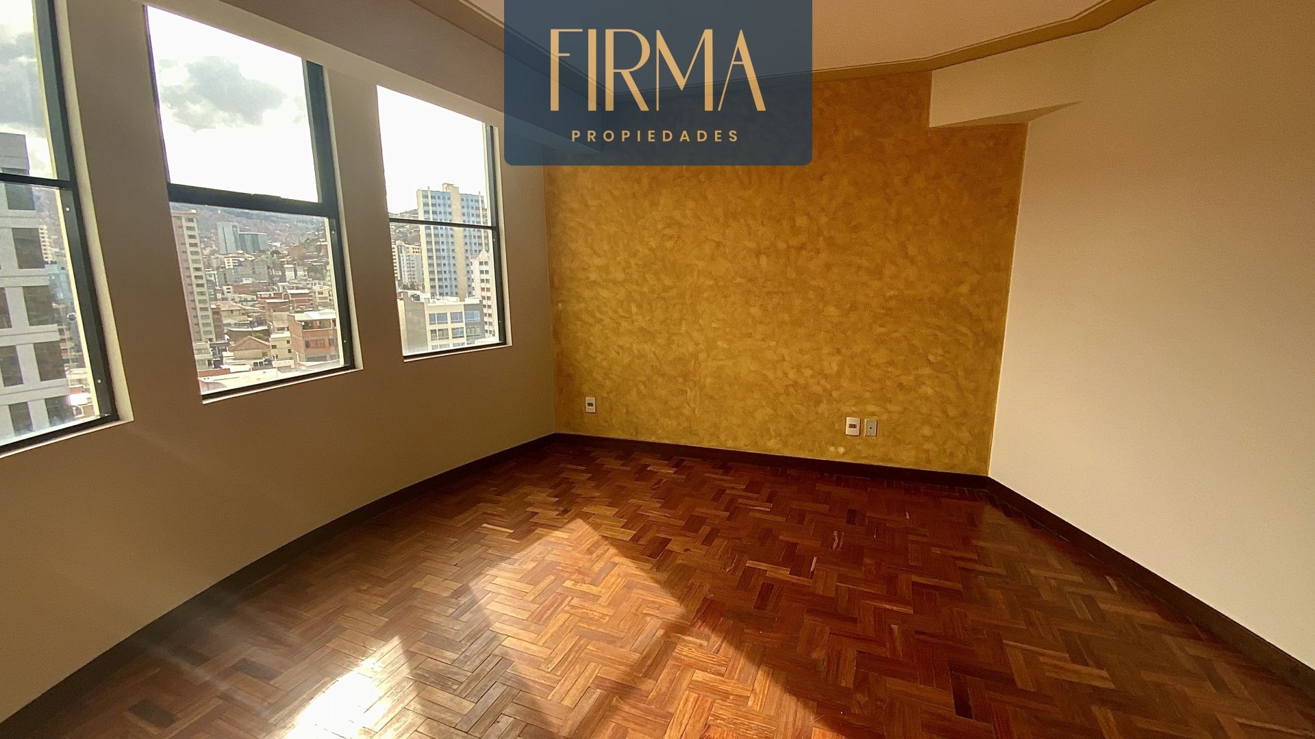 Departamento en VentaCOMPRA ESTE AMPLIO Y CÉNTRICO DEPARTAMENTO EN MIRAFLORES 5 dormitorios 4 baños 1 parqueos Foto 10