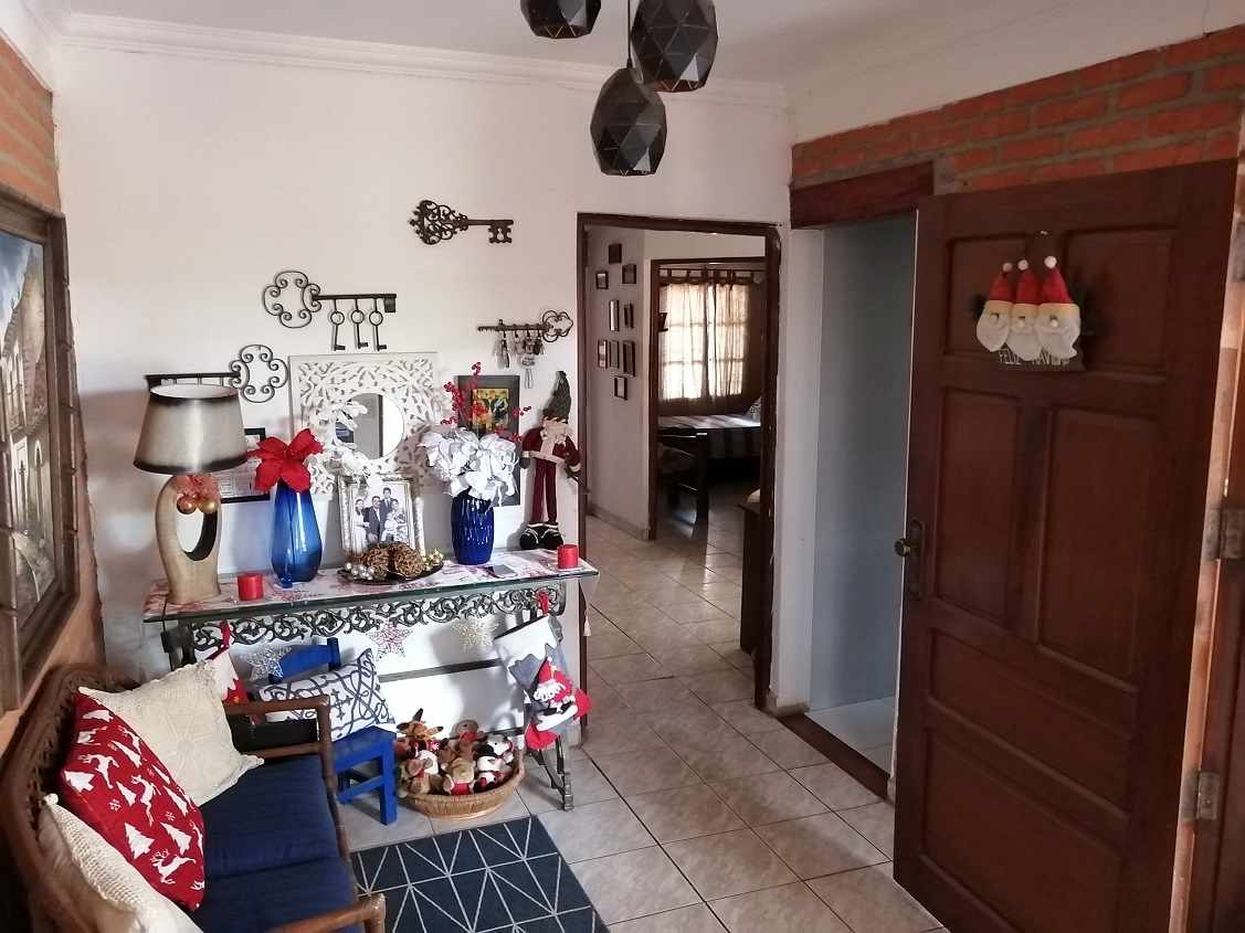 Casa en Entre 7mo y 8vo anillo Norte en Santa Cruz de la Sierra 5 dormitorios 3 baños 4 parqueos Foto 3