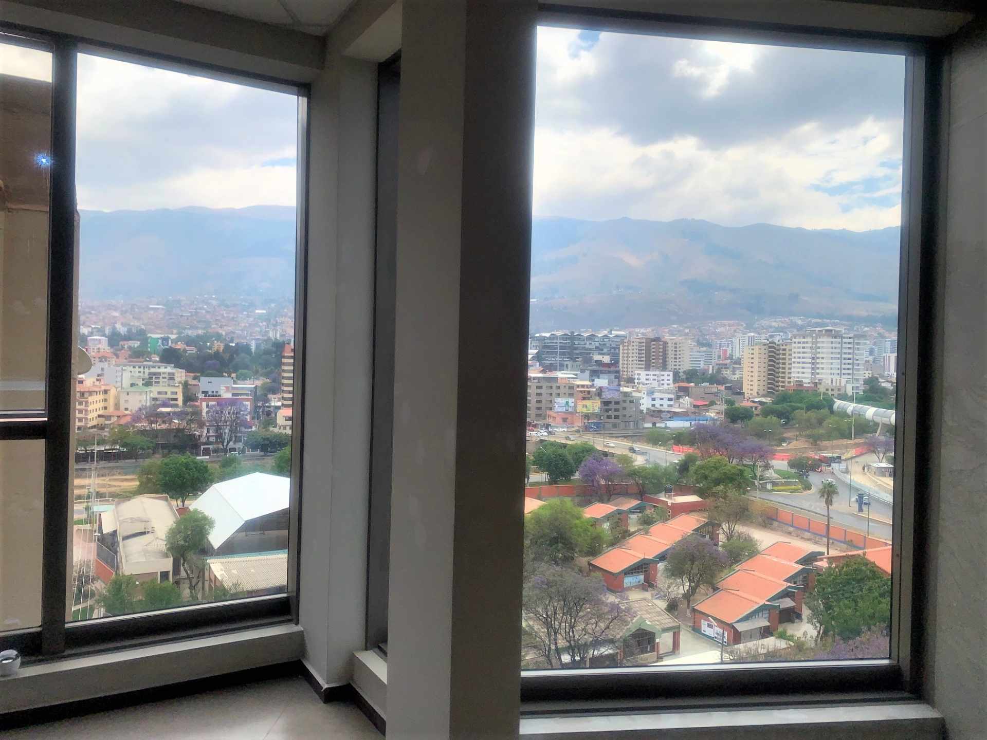 Oficina en Noroeste en Cochabamba 4 dormitorios 2 baños 1 parqueos Foto 4