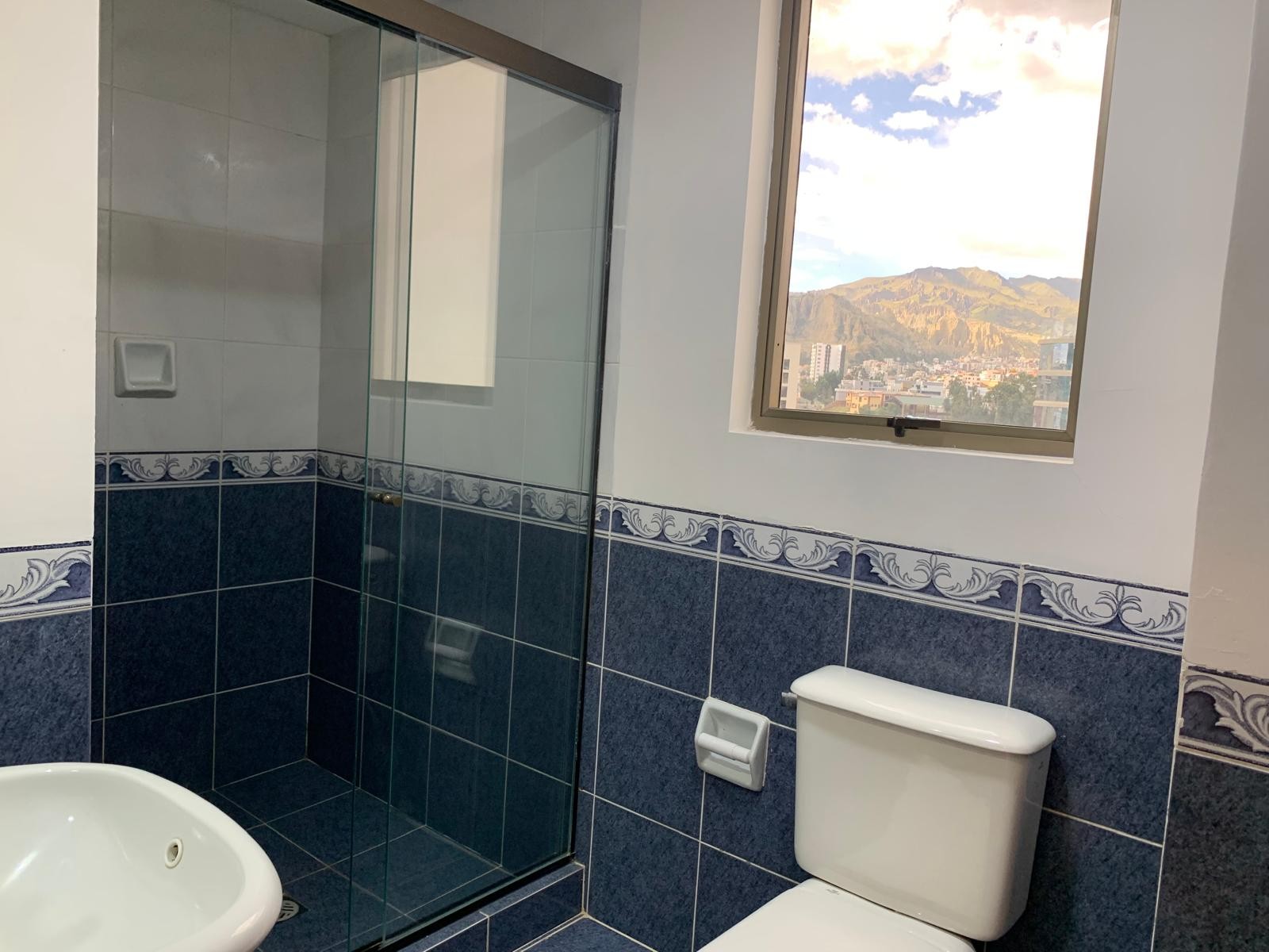 Departamento en Calacoto en La Paz 3 dormitorios 3 baños  Foto 7