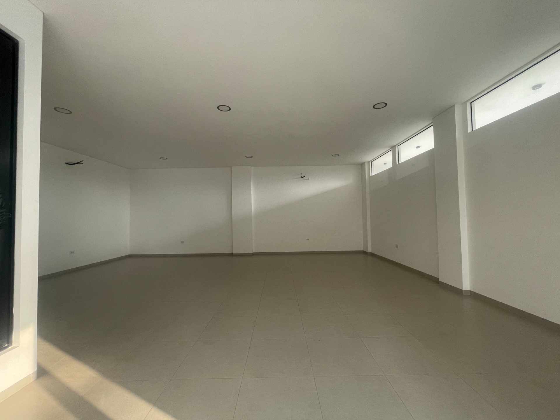 Departamento en Entre 2do y 3er anillo Este en Santa Cruz de la Sierra 3 dormitorios 3 baños 2 parqueos Foto 8